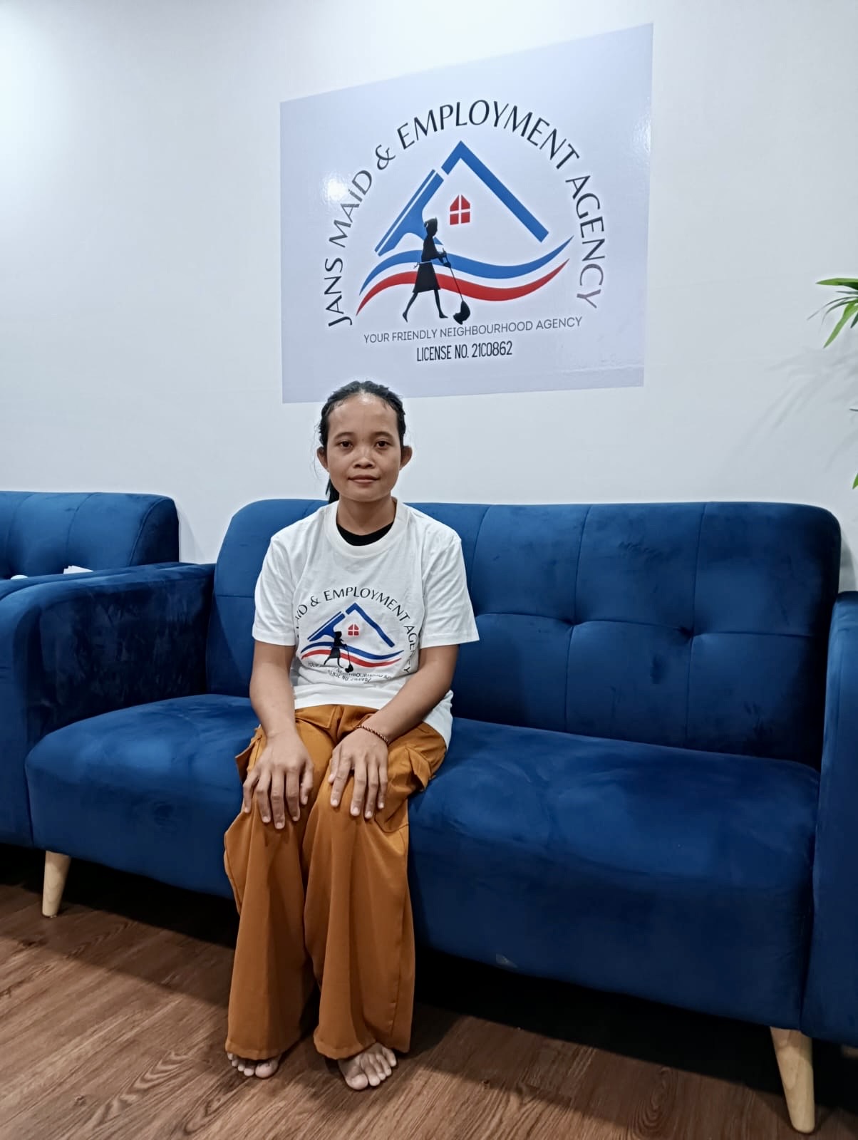 Indonesian maid with family in Singapore
